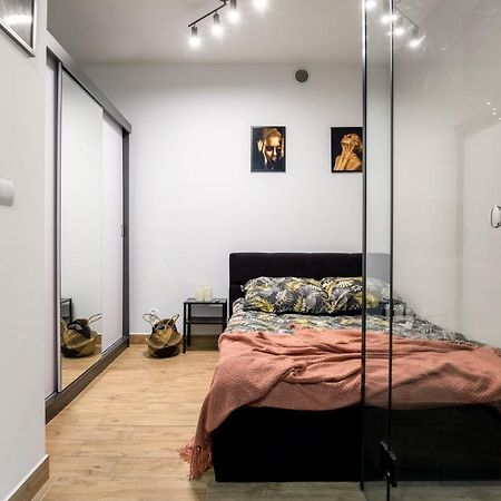 Wyjatkowy Apartament Z Prysznicem Posrodku Na Wyjatkowe Wieczory - Dostep Na Kod, Parking Lodž Exteriér fotografie